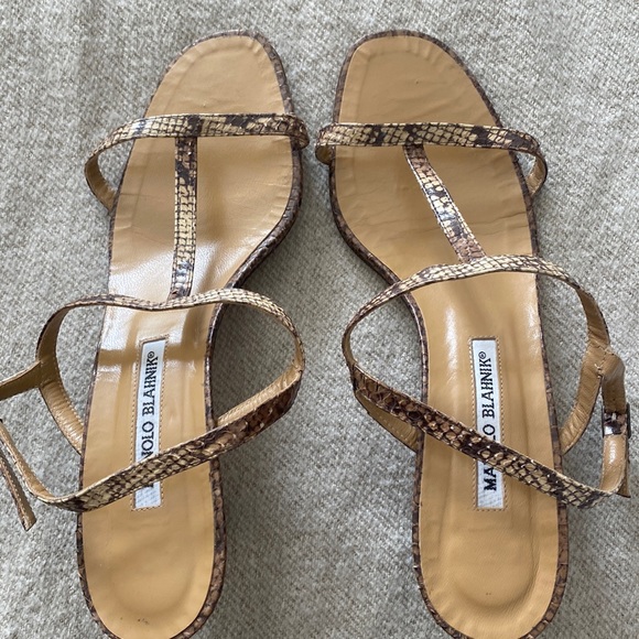 Beautiful Manolo sandal! Well loved, but still in good condition! - Picture 1 of 5